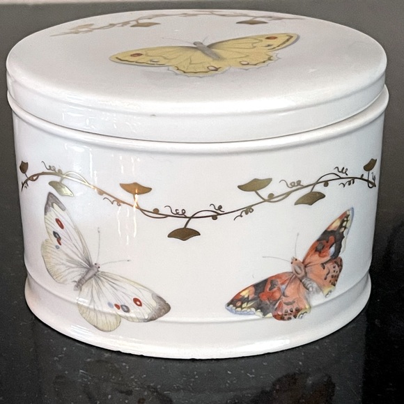 SOLD! BUTTERFLY Box Porcellane D'Arte Agostinelli crafted in BASSANO Italy - Picture 1 of 12